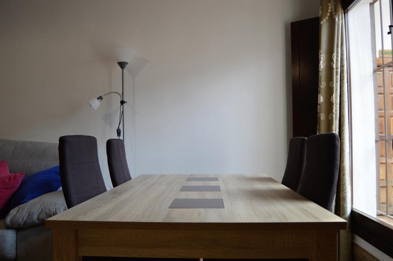 Apartamentos Turisticos - Hostal Los Alisos Aliseda Εξωτερικό φωτογραφία
