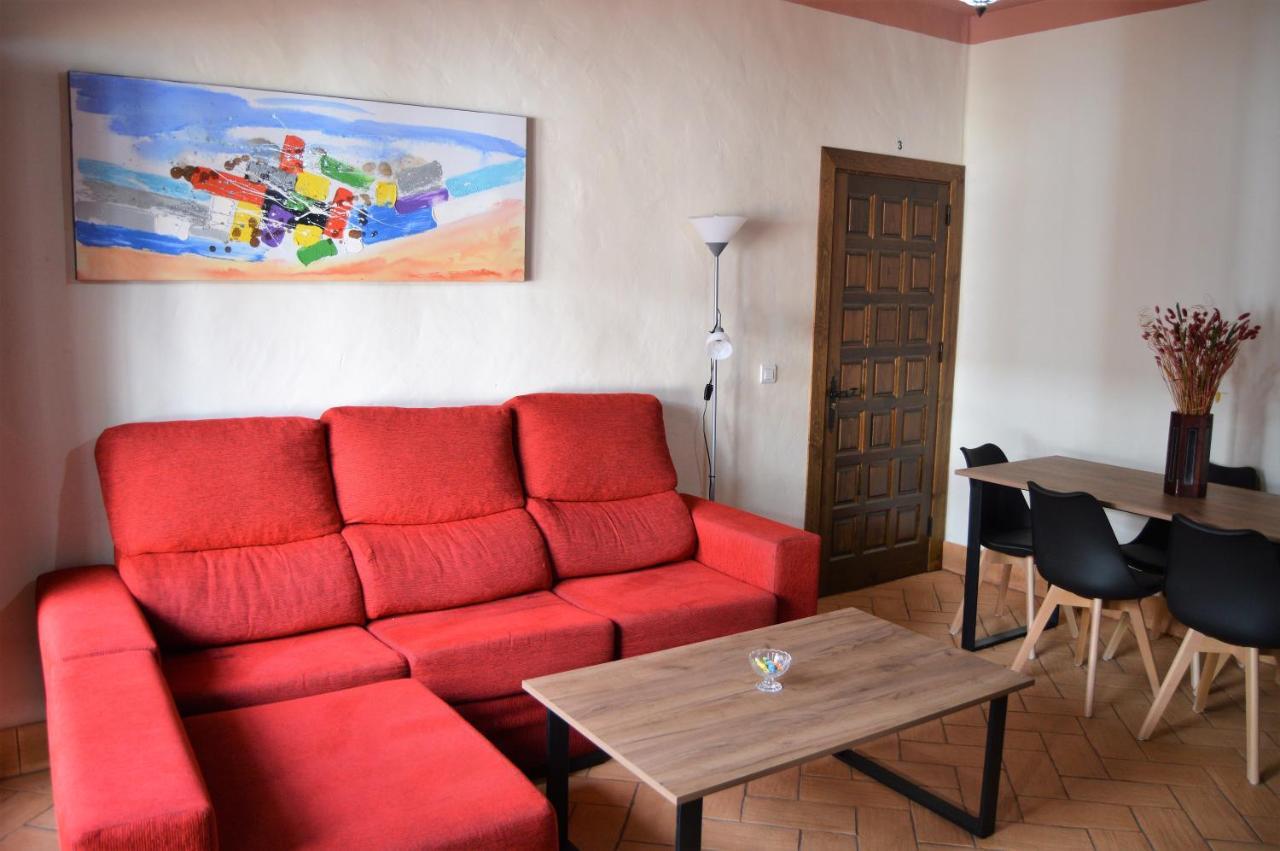 Apartamentos Turisticos - Hostal Los Alisos Aliseda Εξωτερικό φωτογραφία